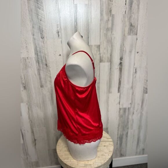 Red tank top - Picture 2 of 5